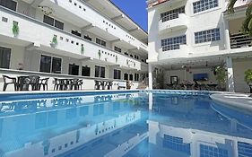 Hotel Balxibá alberca y estacionamiento